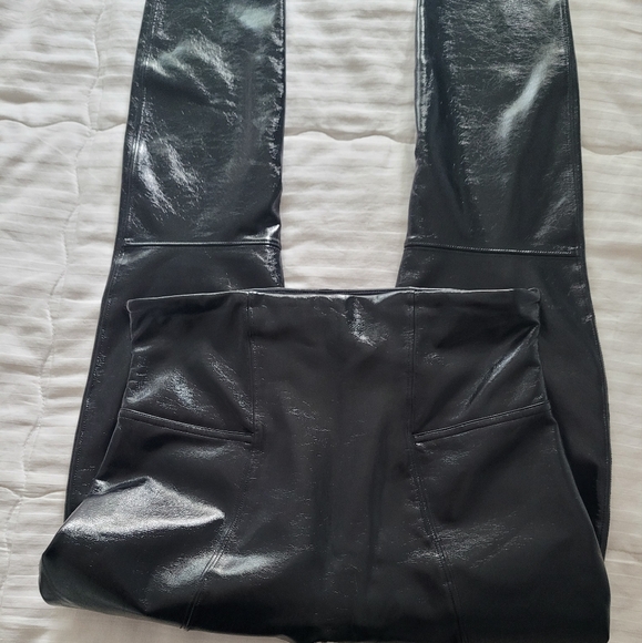 Spanx black faux patent leather leggings Size medium excellent condition - Picture 4 of 4